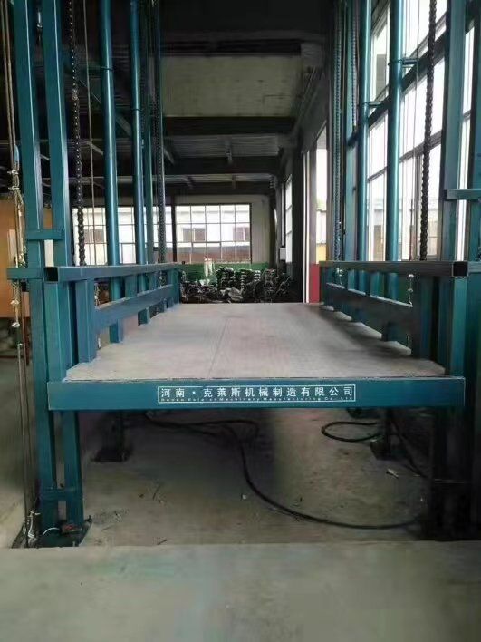 液壓升降作業(yè)(yè)平臺(tái)(tái)廠家講解不同類(lèi)型升降平臺(tái)(tái)的區(qū)(qū)別和應(yīng)(yīng)用